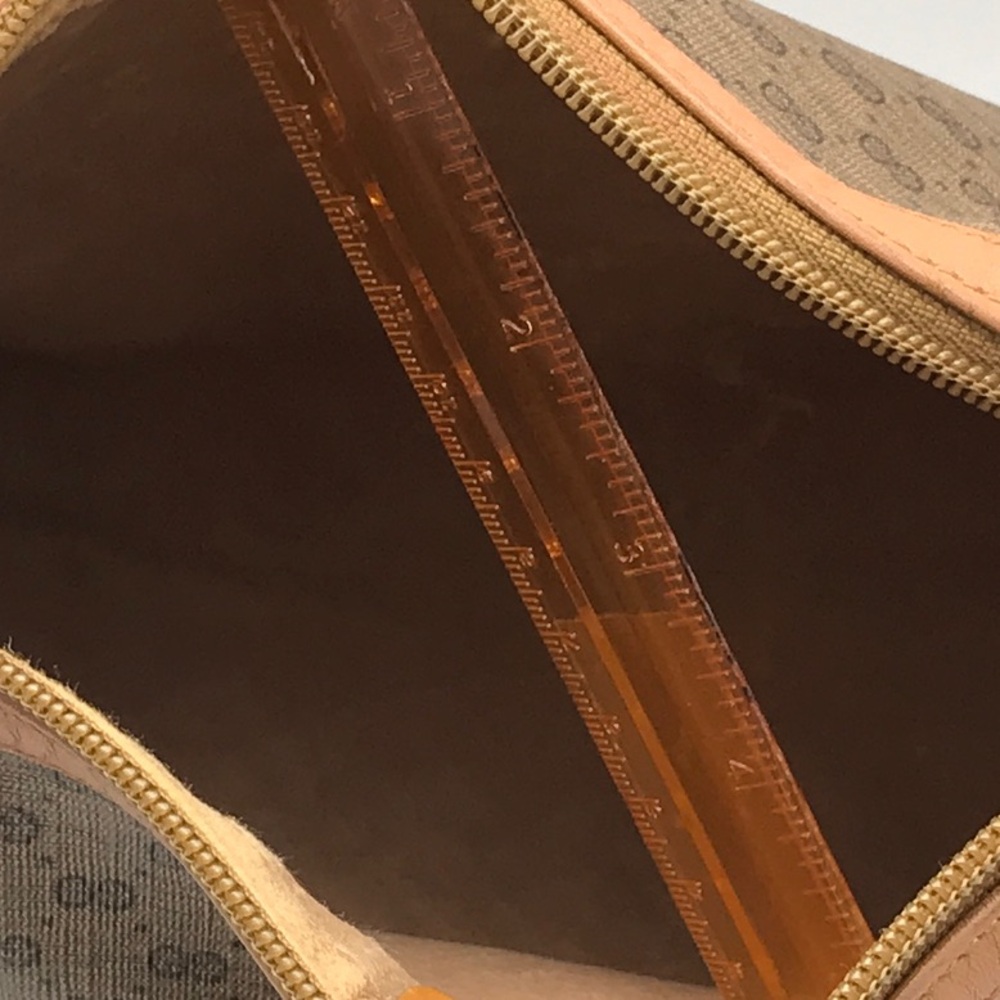 Gucci Brown Leather GG Unisex Toiletry Bag - Picture 12 of 16